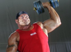 Pudzian zarobi 2 miliony w pół roku