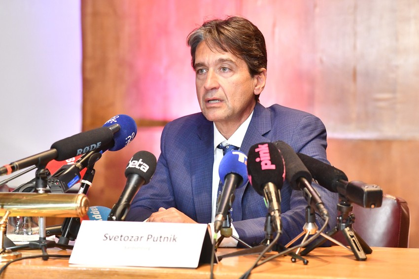 Trenutno na odeljenju imamo mladog dečka koji ima 21 godinu, a njegov život se gasi iz dana u dan, kazao je prof. dr Svetozar Putnik iz UKCS