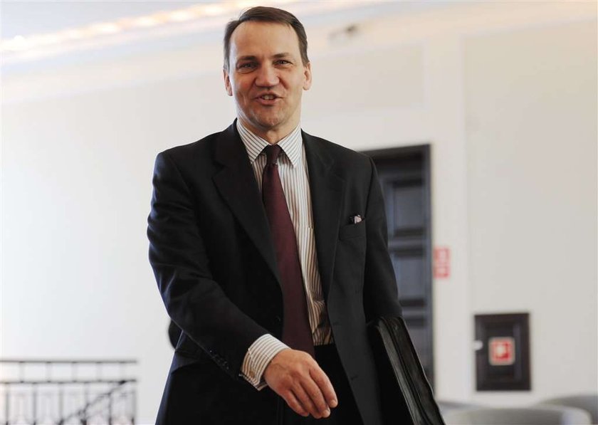 Minister Sikorski skarży się na hotel