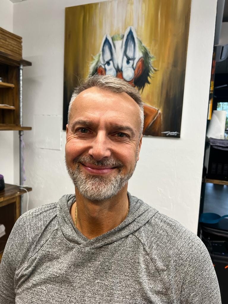 Richard Raši s bradou.