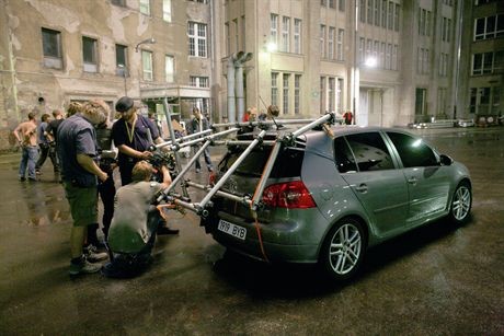 Zu ?Das Bourne Ultimatum? gibt es einen international eingesetzten Volkswagen Werbespot, in dem der Golf GT Sport als Fluchtfahrzeug von Jason Bourne (Matt Damon) und Nicky Parson (Julia Stiles) in Szene gesetzt wird. Original-Filmszenen aus 'Das Bourne Ultimatum' wurden mit exklusivem 'Behind The Scenes'-Material kombiniert und zu einem spannenden und actionreichen Plot vereint.