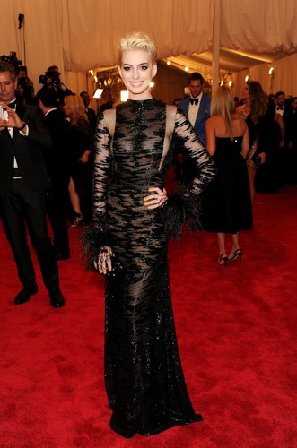 Anne Hathaway na gali MET