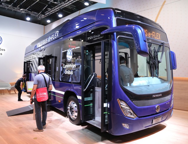 Elektryczny Volksbus e-flex na brazylijskim stoisku Volkswagena Caminhoes e Onibus