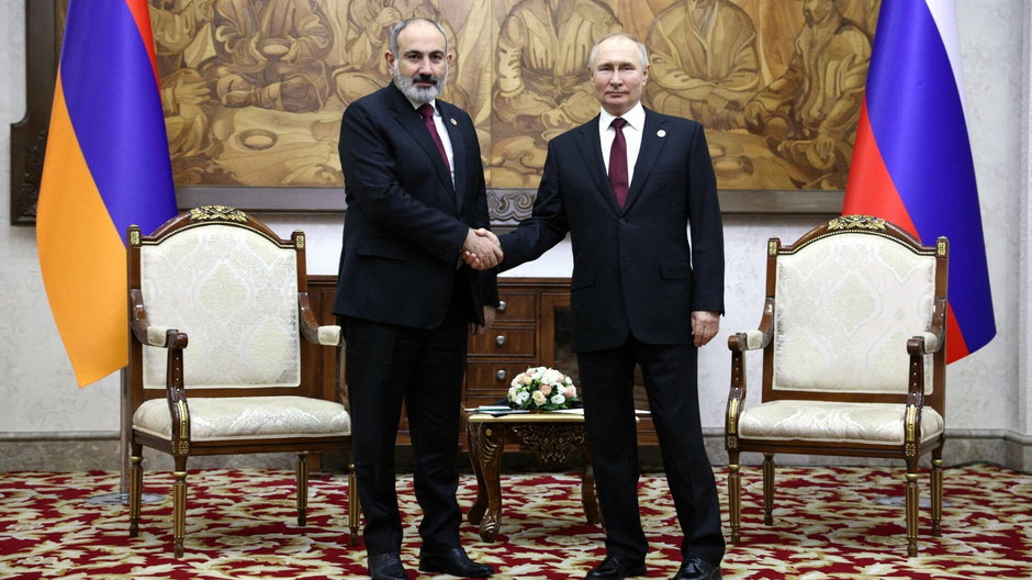 Premier Armenii Nikol Paszynian i prezydent Rosji Władimir Putin