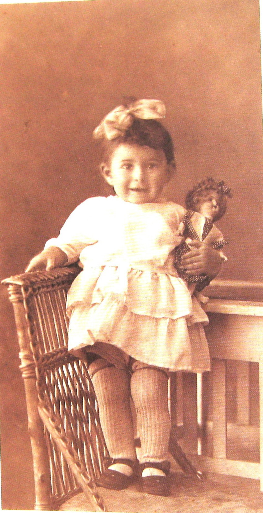 Devojčica sa lutkom, Knjaževac, 1931. godina