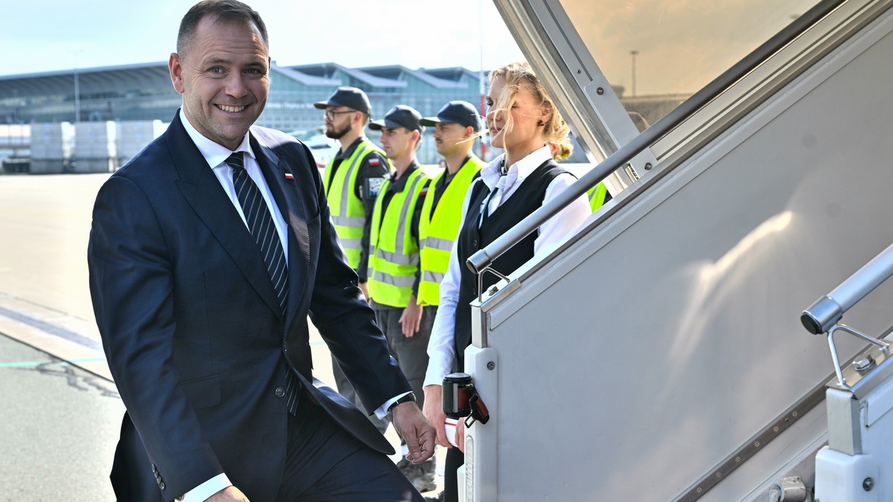 A bizarre situation before the president's visit to Washington. "This is simply a farce"