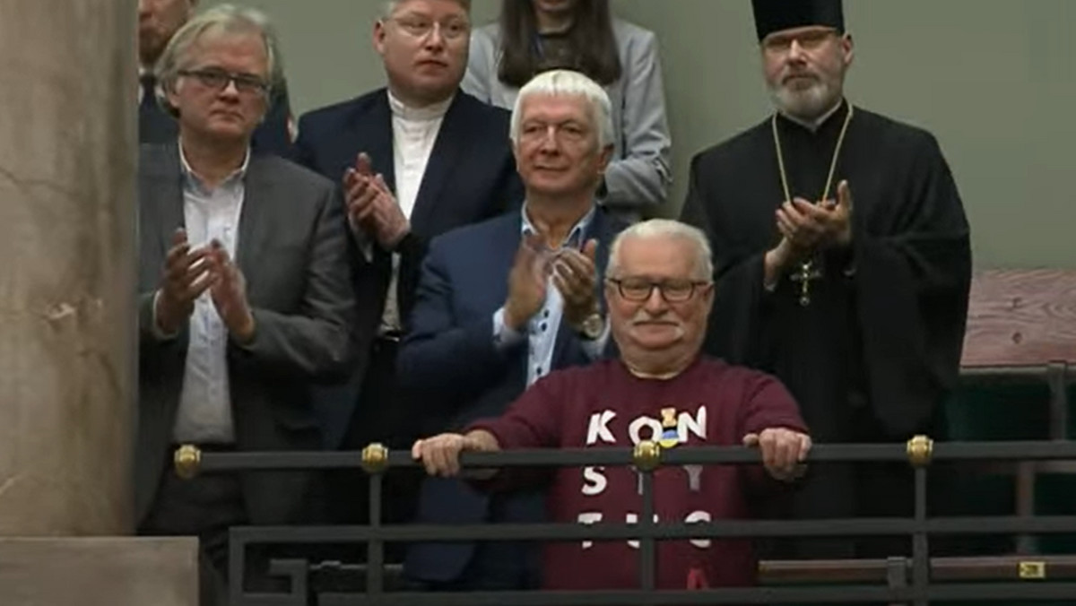 Lech Wałęsa pojawił się w Sejmie. Zaskakująca reakcja na pytania dziennikarzy