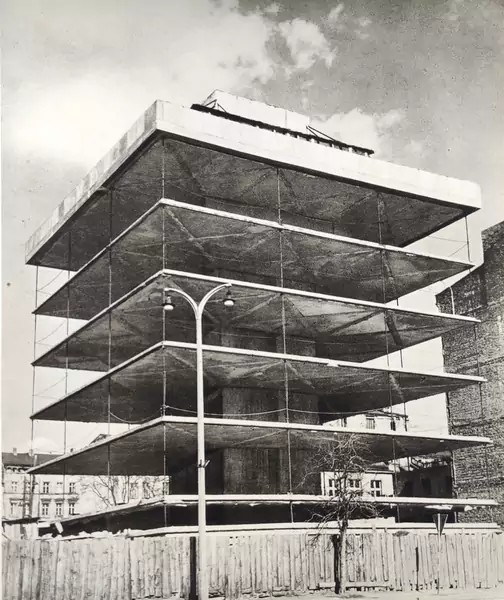 Budowa wrocławskiego trzonolinowca (1965 r.)