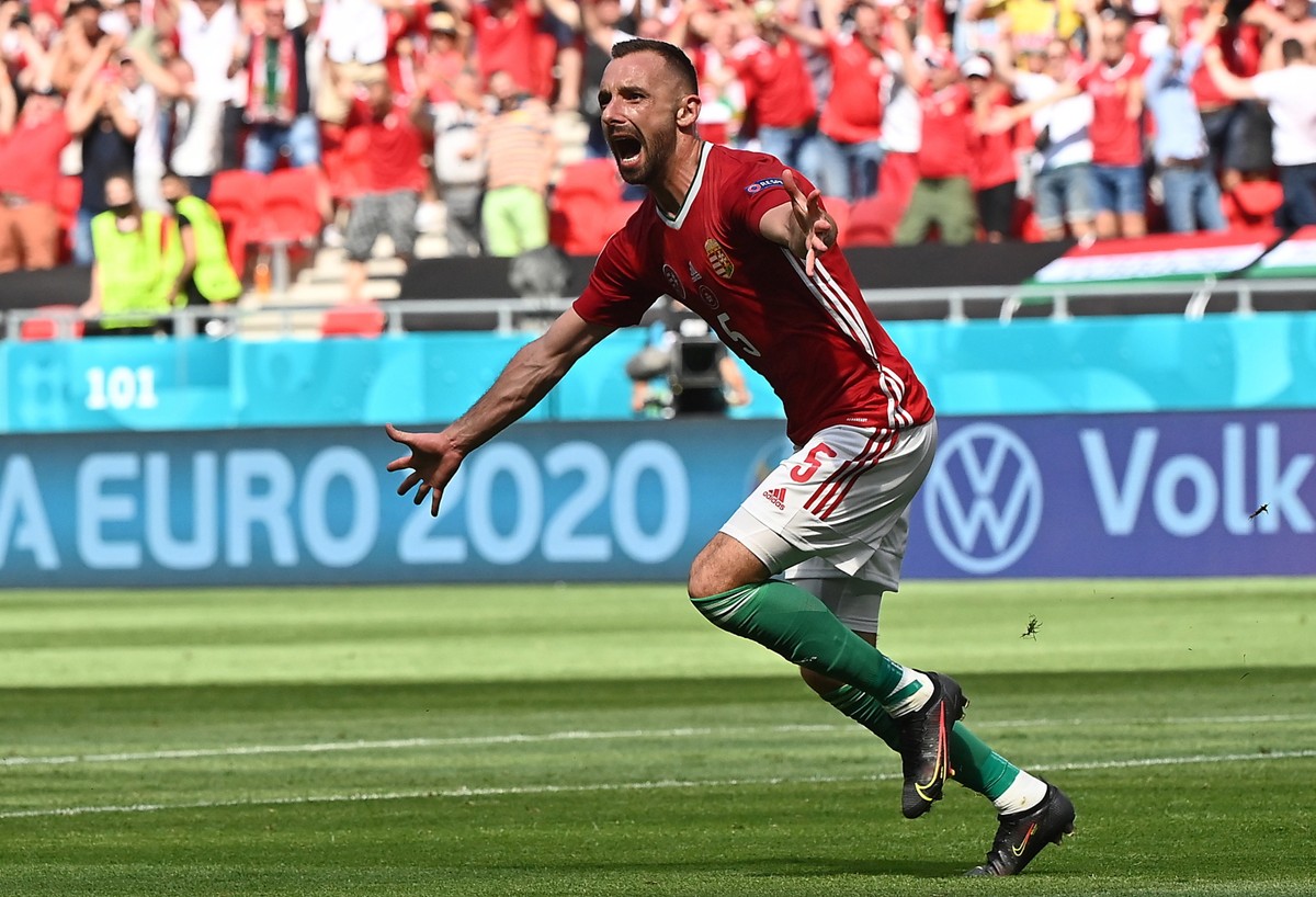 Attila Fiola celebrujący strzelonego gola w meczu z Francją
