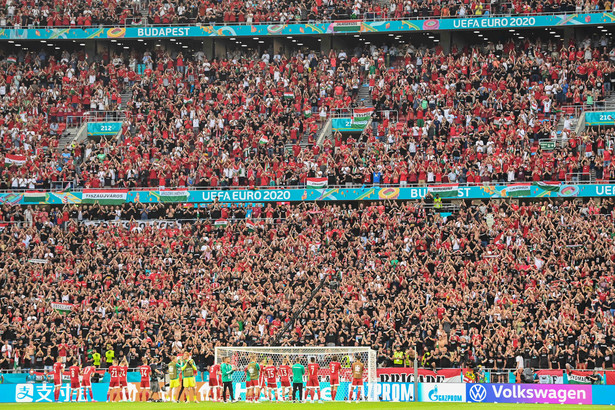Kibice na stadionie w Budapeszcie podczas meczu Węgry-Portugalia