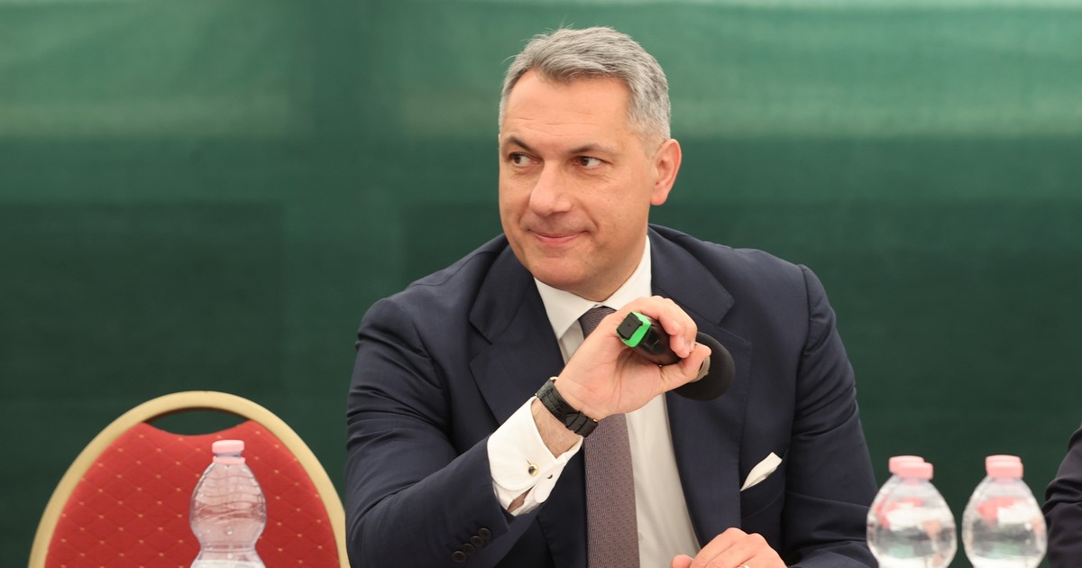 Lázár János rendkívüli bejelentést tett az autópálya-matricákról
