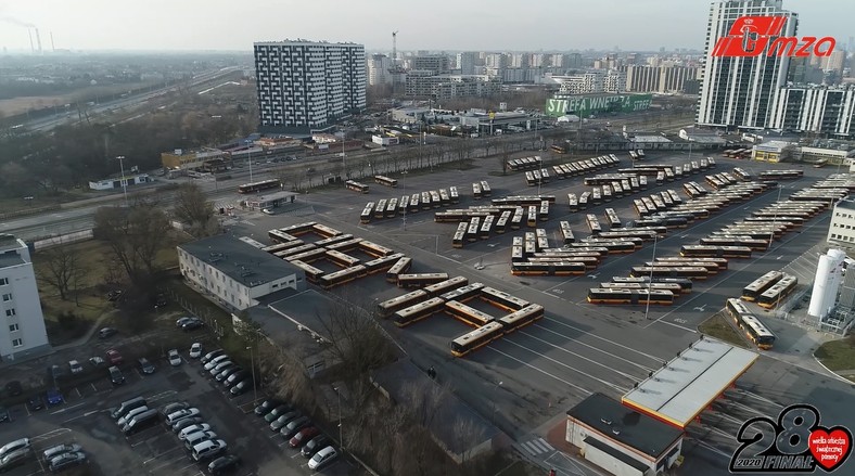 Napis z autobusów miejskich w zajezdni Ostrobramska