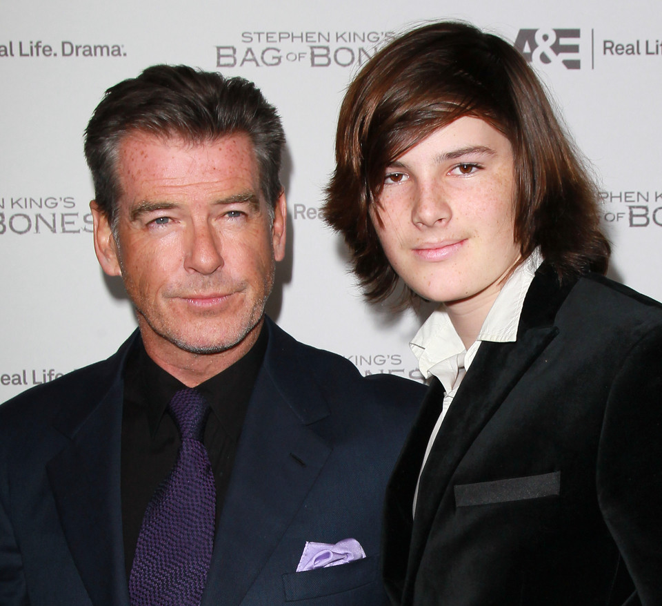 Pierce Brosnan z Dylanem (2011 r.)