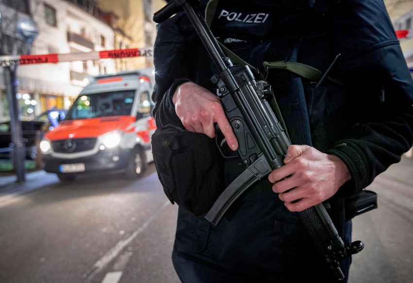 Krstovića je tokom lečenja obezbeđivao veliki broj policajaca