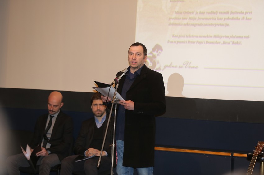 Nenad Jezdić čita govor Matije Bećkovića