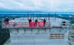 Greenpeace zakończył protest na placu budowy elektrowni Ostrołęka