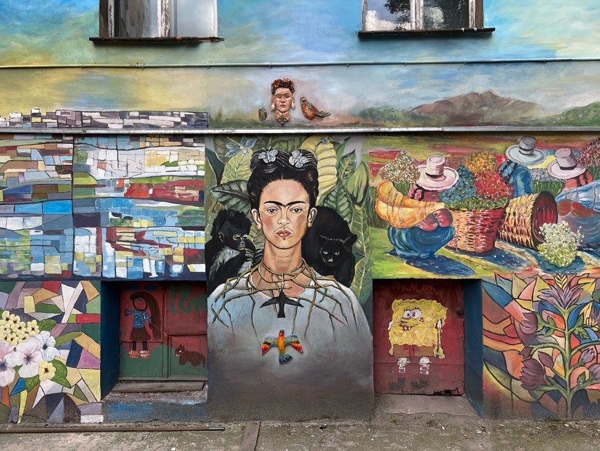 Frida - na ścianie domu przy ul. Roosevelta we Wrocławiu