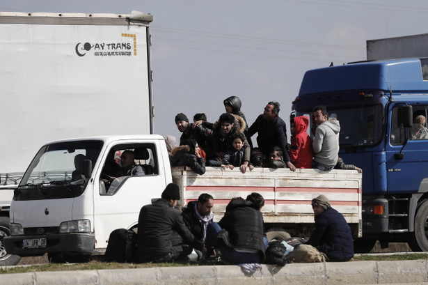 W ciągu ostatniej doby greckie służby zablokowały na granicy z Turcją ok. 10 tys. nielegalnych migrantów, głównie Syryjczyków
