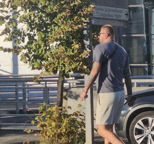 JANJUŠEVA NEKADAŠNJA ŽENA JE TUŽILA NJEGOVU BIVŠU DEVOJKU! Rijaliti učesnik javno podržao majku svog deteta, pa usledio nezapamćeni haos u programu uživo!