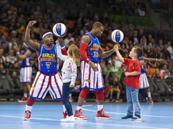 To jeszcze koszykarze, czy już cyrkowcy? Harlem Globetrotters nadal czarują swoimi sztuczkami [FOTO]