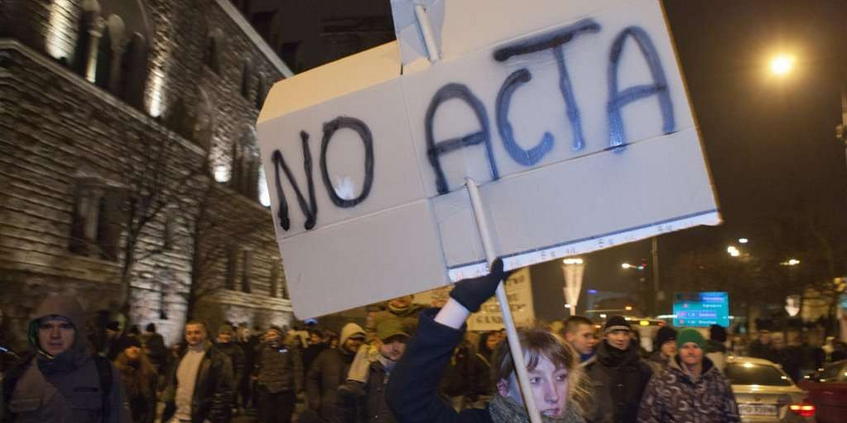 protesty ws ACTA przed pałacem