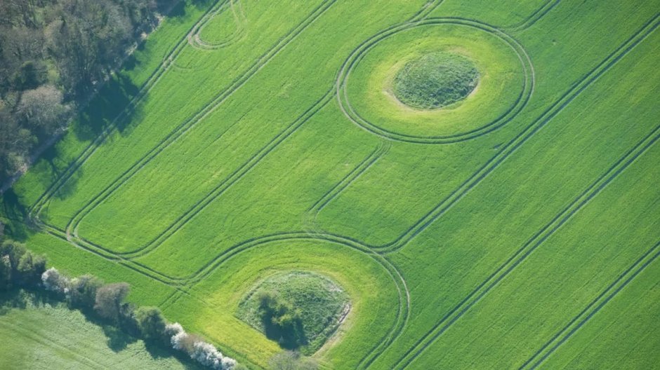 Co to są kurhany? Fot. Historic England Archive/Heritage Images via Getty Images