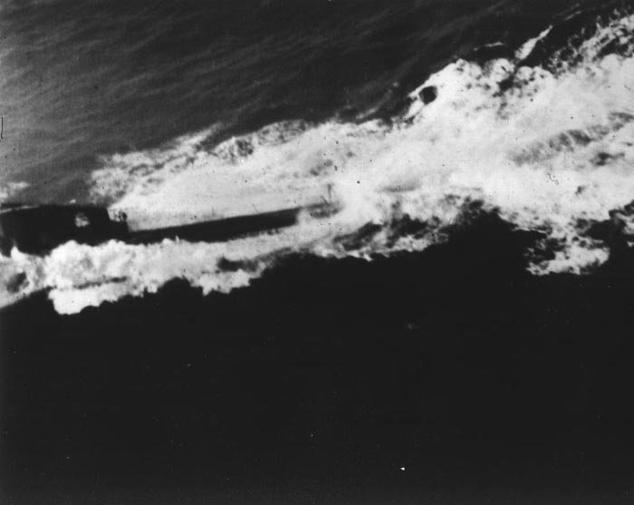 Zdjęcie U-966 z pokładu samolotu porucznika W.Parisha