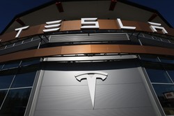 Strajk pracowników Tesli rozszerza się w Szwecji; możliwa blokada portów