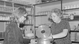 QUIZ. Sprzęty czasów PRL. Polacy o nich marzyli. Znasz?