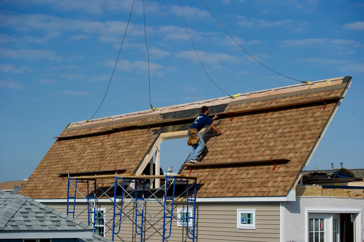 Składanie domów modułowych w miejscu, które wcześniej zostało zniszczone przez huragan Sandy. Long Beach, Nowy Jork, 29.10.2013 (7)