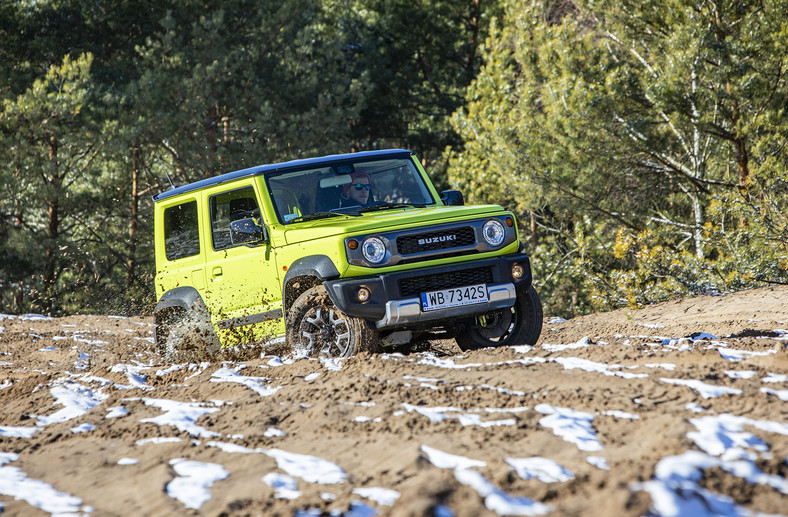 Suzuki Jimny 1.5 VVT 4AT - jego żywioł to teren