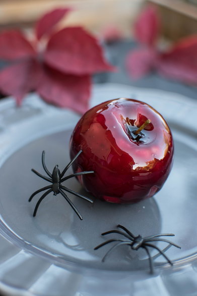 Jabłka w karmelu na Halloween