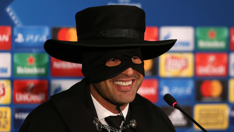 Paulo Fonseca przebrał się za zorro po awansie Szachtaru ...