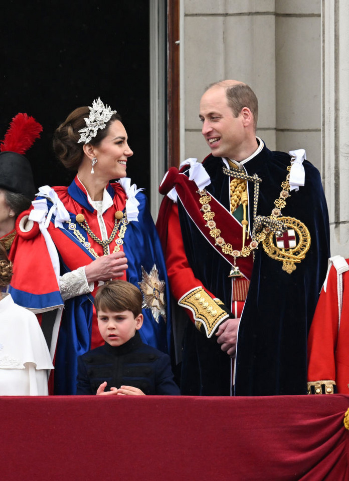 Koronacyjne pozdrowienia na balkonie pałacu Buckingham