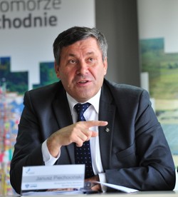 Piechociński załatwi obniżkę rat kredytów we frankach?