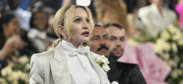 Met Gala, czyli wielki zlot gwiazd. Ciężarna Rihanna, Madonna cała na biało i różowa Shakira