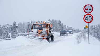 zima uderzy po raz kolejny. alert rcb.  możliwe śnieżyce i przerwy w d