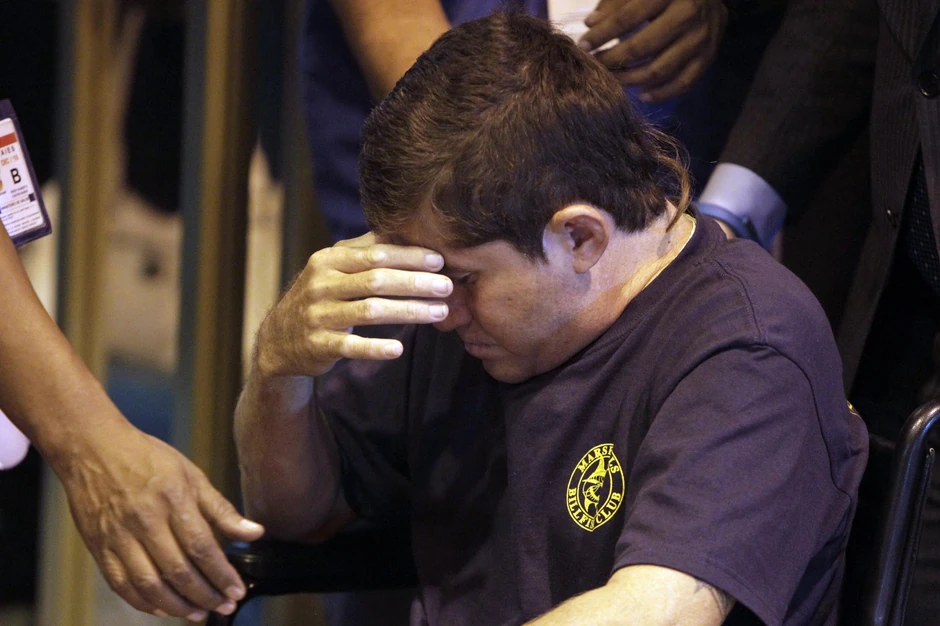 Ophrvan osećanima, upeo je da kaže samo: "Ja stvarno nemam reči"