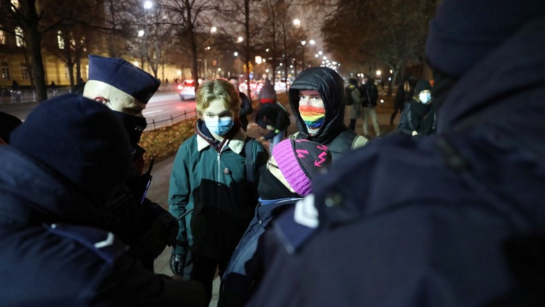 Uczestnicy protestu przed KPRM w Warszawie