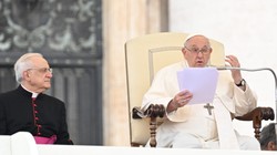 Nawet papież musi w takiej sytuacji przerwać audiencję. Zaskakujące wydarzenie w Watykanie