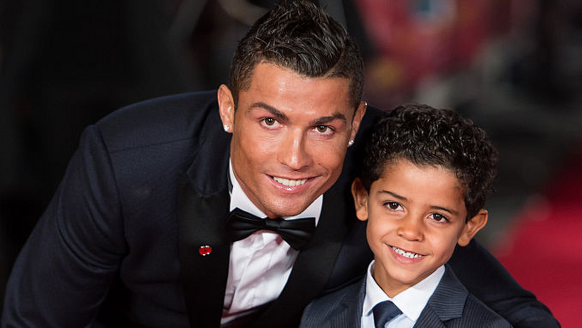 Cristiano Ronaldo już nie raz udowodnił, że rodzina jest dla niego bardzo ważna. Jak się okazuje, gwiazdor Realu Madryt, oprócz wielu godzin treningów, sporo czasu poświęca też na obowiązki domowe.