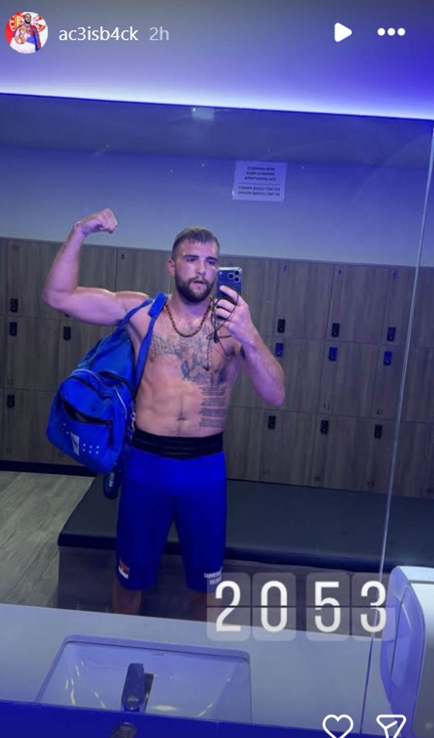 Veljko Ražnatović bez majice 
