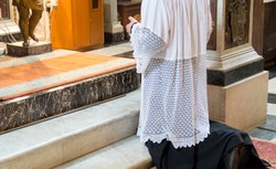 Kościół katolicki oskarżony o "zdradę ojczyzny". Rząd zamraża diecezjalne konta bankowe