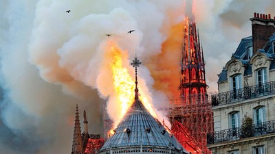 TOPSHOT-FRANCE-FIRE-NOTRE DAME