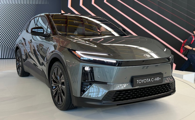 Nowa Toyota C-HR+