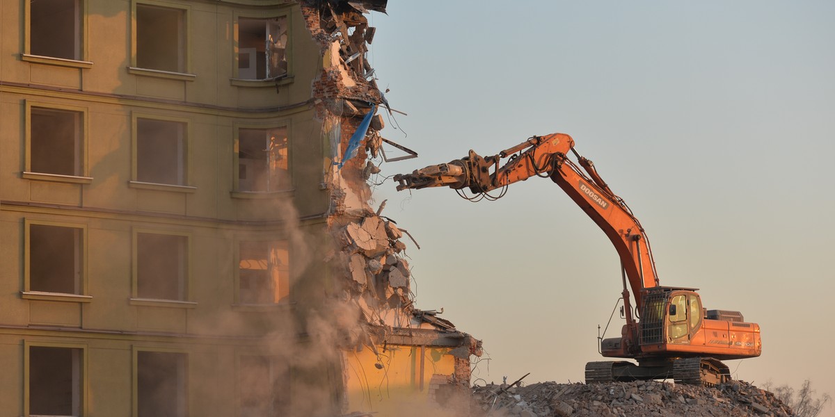 Jednym z istotnych źródeł problemów makroekonomicznych jest szok podażowy, szczególnie w branży budowlanej, brak jest tam pracowników, sprzętu. Jeszcze bez kryzysu ceny mieszkań i na nowo otwierane przetargi pokazały, że branża budowlana ma ograniczenia podażowe.