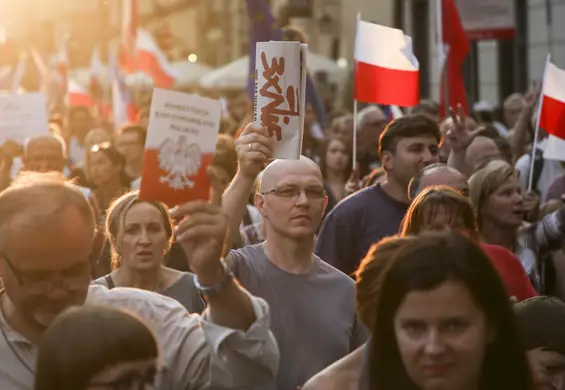 "Bronią demokracji przed dyktaturą". Twórca "House of Cards" wspiera protesty i namawia do akcji