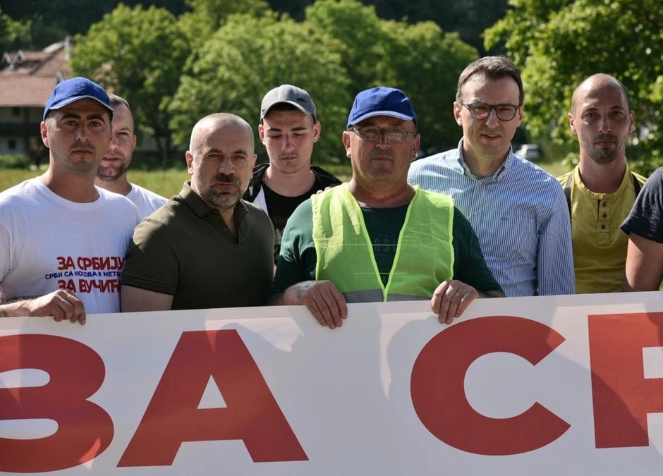 Petković i Radoičić kod Ljiga sa grupom momaka iz Leposavića i Severne MItrovice 