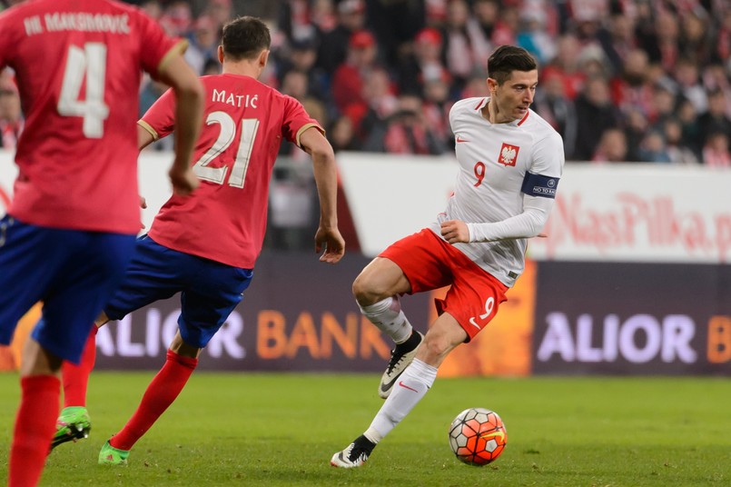 Robert Lewandowski (P), podczas piłkarskiego meczu towarzyskiego Polska - Serbia