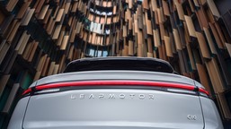 sprzedają 1763 aut dziennie. nowa marka otwiera salony w polsce